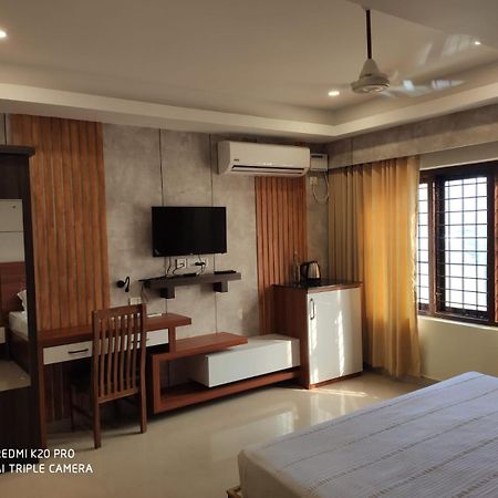 Hotel Sree Gokulam Apartments Гуруваюр Экстерьер фото