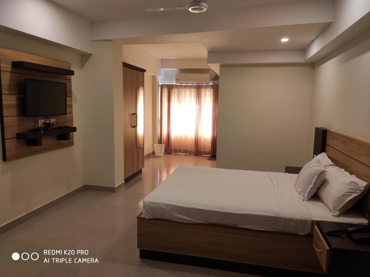 Hotel Sree Gokulam Apartments Гуруваюр Экстерьер фото