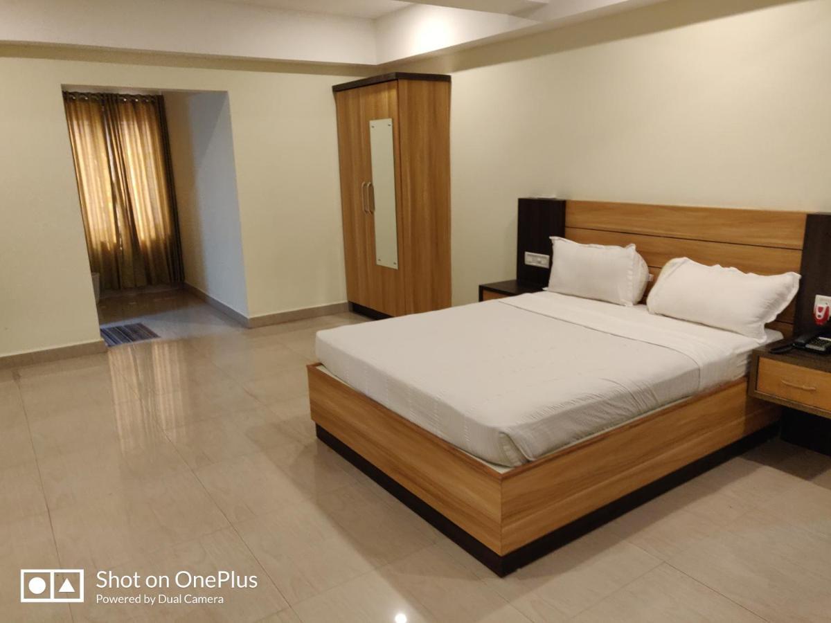 Hotel Sree Gokulam Apartments Гуруваюр Экстерьер фото