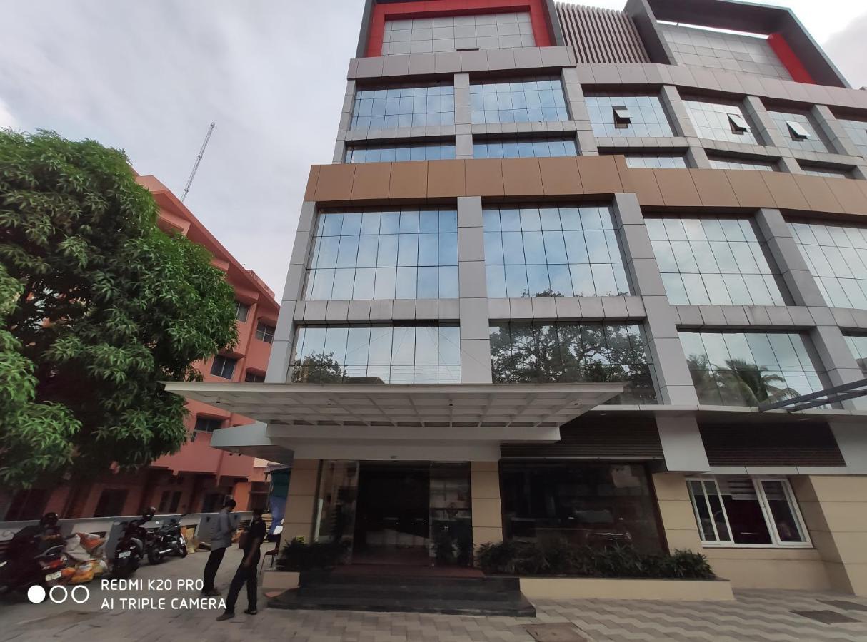 Hotel Sree Gokulam Apartments Гуруваюр Экстерьер фото