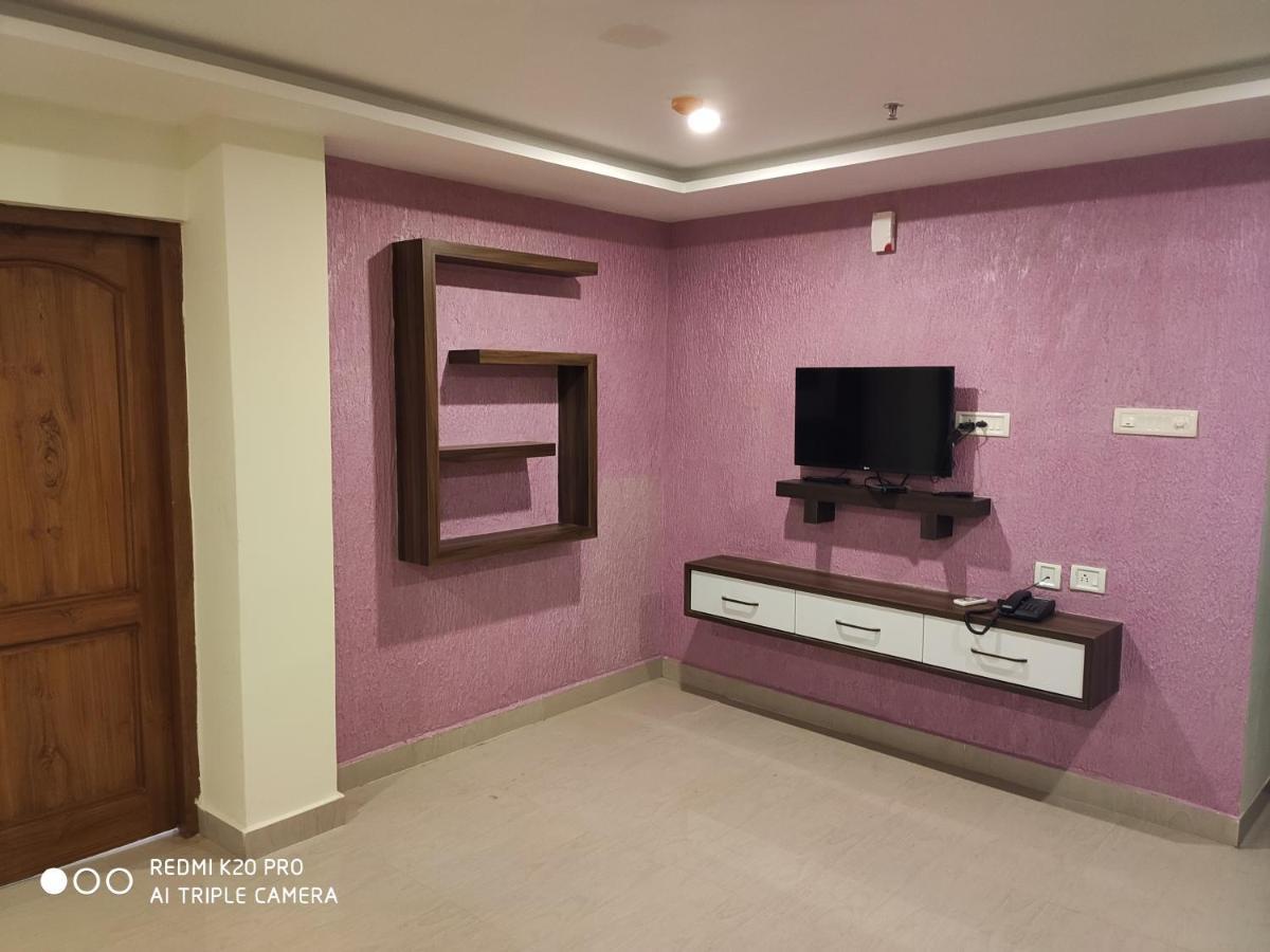 Hotel Sree Gokulam Apartments Гуруваюр Экстерьер фото